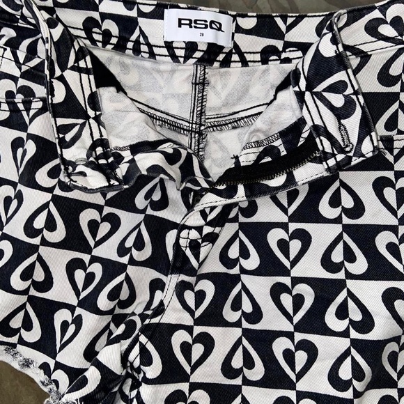 black & white printed heart shape skate shorts denim cute RSQ x Tillys bottoms - Picture 5 of 11